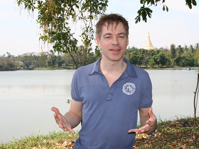 Der deutsche Kabarettist Michael Mittermeier in Burma