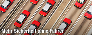 Gleich aussehende Autos auf Autobahn