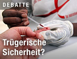 Blutabnahme f&uuml;r HIV-Test