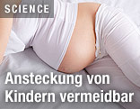 Bauch einer liegenden Schwangeren