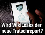 Wikileaks-Logo auf Handydisplay