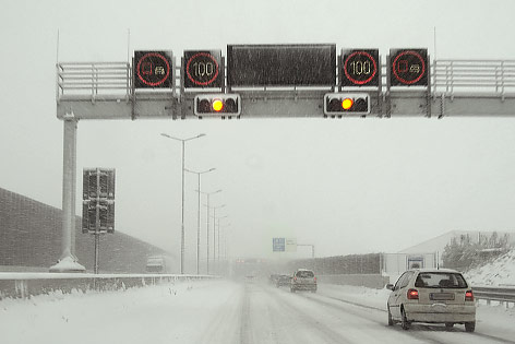 © ORF.at/Günther Rosenberger Autos auf Winterfahrbahn