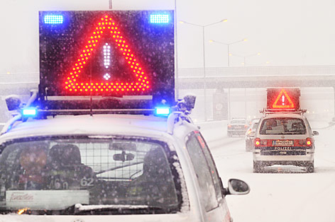 © APA/Rene van Bakel Polizeiautos auf der A21