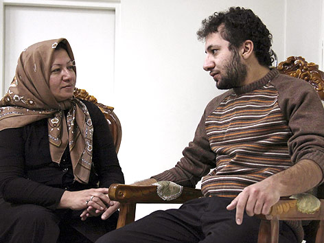 © APA/EPA/Press TV Sakineh Mohammadi Aschtiani mit ihrem Sohn