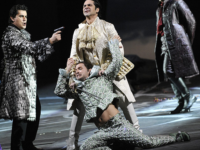 © APA/Robert Jäger Samir Pirgu (Don Otttavio,L.), Alex Esposito (Leporello) und Ildebrando D'Arcangelo (Don Giovanni) während Mozarts "Don Giovanni"