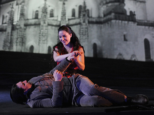 © APA/Robert Jäger Adam Plachetka (Masetto) und Sylvia Schwartz (Zerlina) während Mozarts "Don Giovanni"
