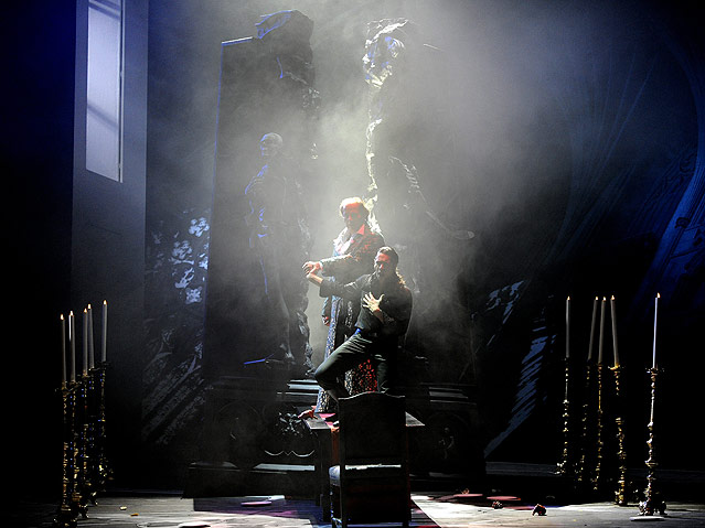 © APA/Robert Jäger Ildebrando D'Arcangelo (Don Giovanni, M.) und Alex Esposito (Leporello, R.) während der Fotoprobe Mozarts "Don Giovanni"