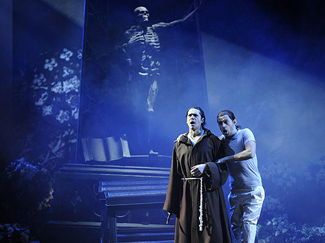 © APA/Robert Jäger Ildebrando D'Arcangelo (Don Giovanni) und Alex Esposito (Leporello) während Mozarts "Don Giovanni".