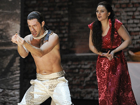 © APA/Robert Jäger Ildebrando D'Arcangelo (Don Giovanni) und Sylvia Schwartz (Zerlina) während Mozarts "Don Giovanni".
