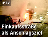 Feuerwehr löscht Auto