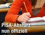 Schüler sitzen in Klassenzimmer