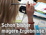 Schülerin beim PISA-Test