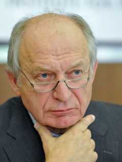 © APA/Herbert Neubauer IHS-Chef Bernhard Felderer