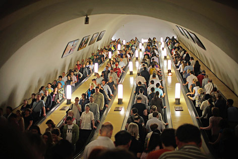 © AP/Alexander Zemlianichenko Rolltreppen in der Station Kiewskaja