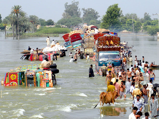 © APA/EPA/Matiullah Achakzai Flucht vor Flut in Pakistan