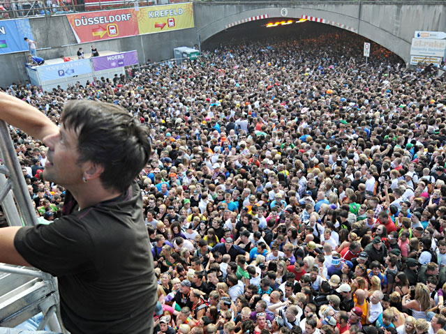© APA/EPA/Peter Malzbender Loveparade in Duisburg