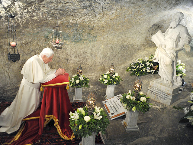 © Reuters/Osservatore Romano Papst Benedict XVI