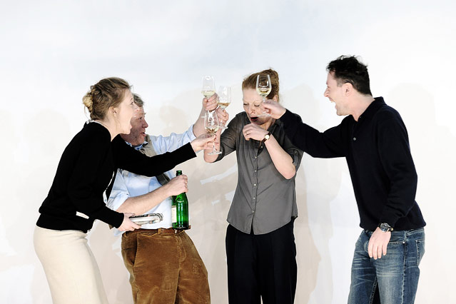 © Reinhard Werner, Burgtheater Caroline Peters (Karen), Tilo Nest (Frank), Christiane von Poelnitz (Liz), Peter Knaack (Martin)