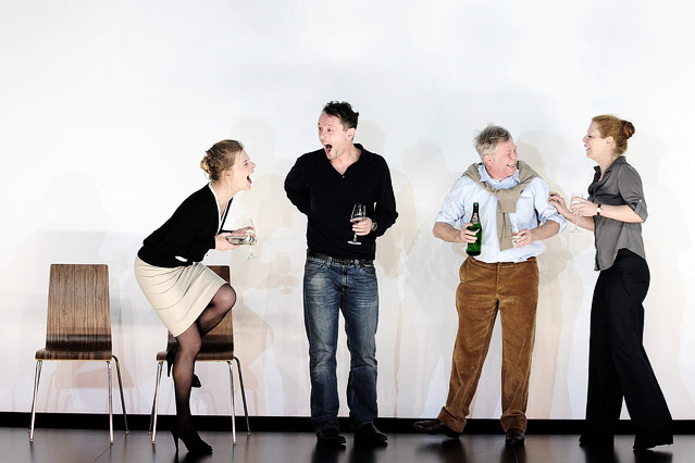 © Reinhard Werner, Burgtheater Caroline Peters (Karen), Peter Knaack (Martin), Tilo Nest (Frank), Christiane von Poelnitz (Liz)