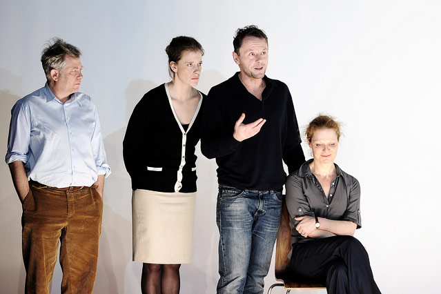 © Reinhard Werner, Burgtheater Tilo Nest (Frank), Caroline Peters (Karen), Peter Knaack (Martin), Christiane von Poelnitz (Liz)