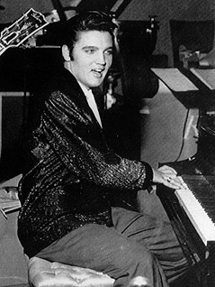 © AP Elvis Presley im Riviera Hotel in Las Vegas im Jahre 1956