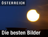 Mond verdeckt leicht die Sonne
