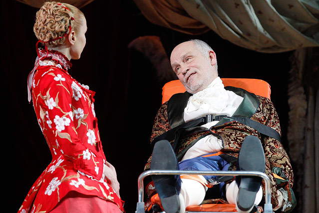 © APA/Georg Hochmuth Ingeborga Dapkunaite als "Elisa I" und John Malkovich als "Giacomo I"