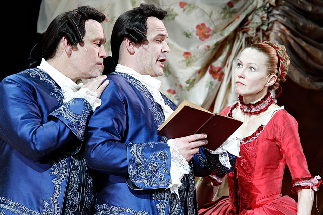 © APA/Georg Hochmuth John Malkovich als "Giacomo I", Florian Boesch als "Giacomo II" und Ingeborga Dapkunaite als "Elisa I"