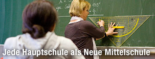 Lehrerin an der Tafel