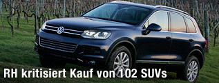 Ein VW Toureg in den Weinbergen