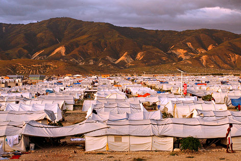Blick auf eine Zeltstadt in Haiti