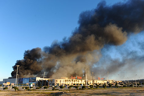 © APA/EPA/ Rauchwolken aus Supermarkt