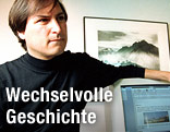 Steve Jobs 1993 vor einem Computer