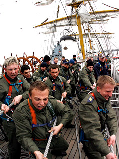 © APA/dpa/Maurizio Gambarini Matrosen auf der "Gorch Fock"