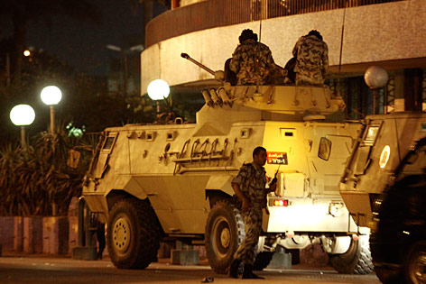 Armeefahrzeug in Kairo