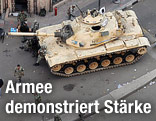 Ägyptischer Panzer und Soldaten