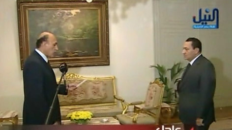 © CNN Geheimdienstchef Omar Suleiman wird von Präsident Mubarak angelobt