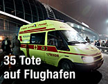 Rettungswagen vor dem Moskauer Flughafen