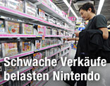 Kunde im Nintendo-Shop