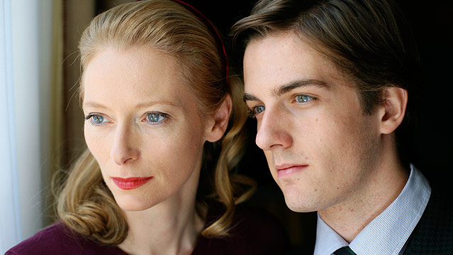 Die Schauspieler Tilda Swinton und Mattia Zaccaro