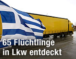 Griechische Fahne vor Lkw