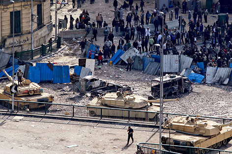 © AP/Lefteris Pitarakis Panzer bei Demonstration in Kairo