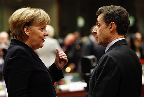 © APA/EPA/Olivier Hoslet Die deutsche Bundeskanzlerin Angela Merkel und Frankreichs Präsident Nicolas Sarkozy