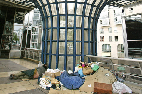 © AP/Franck Prevel Obdachlose vor dem Einkaufszentrum Les Halles in Paris