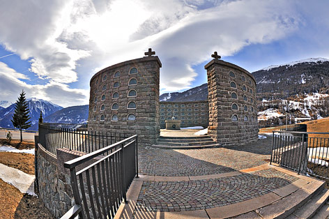 Italienisches Beinhaus in Mals in Südtirol