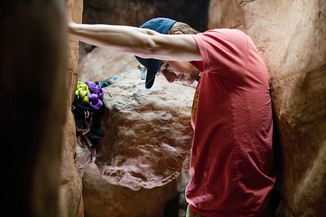 © 2010 Twentieth Century Fox Schauspieler James Franco in einer Filmszene aus 127 Hours