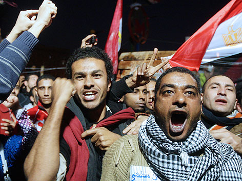 Jubelnde Demonstranten