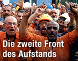 Arbeiter der Suez Canal Company streiken vor der Konzernzentrale in Ismailia City