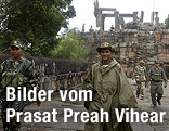 Soldaten beim Hindu-Tempel Prasat Preah Vihear