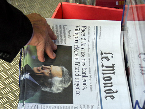 © AP/Remy de la Mauviniere Stapel der "Le Monde"